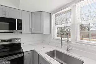 6129 Franconia Station Ln, Alexandria, VA 22310 - Photo 11