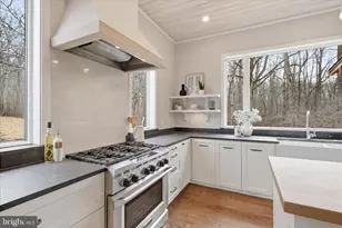 945 Hickory Run Ln, Great Falls, VA 22066 - Photo 25