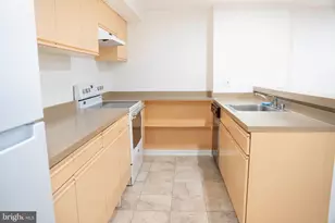 4451 Pembrook Village Dr, Alexandria, VA 22309 - Photo 23