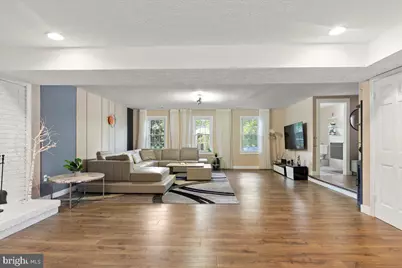 12183 Holly Knoll Circle, Great Falls, VA 22066 - Photo 17