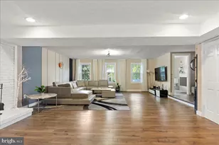 12183 Holly Knoll Cir, Great Falls, VA 22066 - Photo 17