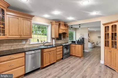 12183 Holly Knoll Circle, Great Falls, VA 22066 - Photo 5