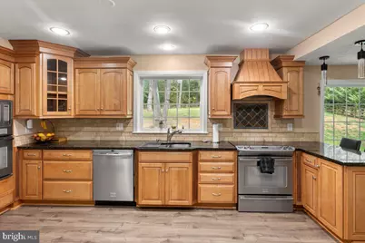 12183 Holly Knoll Circle, Great Falls, VA 22066 - Photo 7