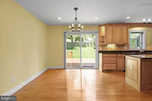 10118 Spinning Wheel Ct, Fairfax, VA 22032 - Photo 9