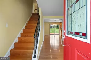 10118 Spinning Wheel Ct, Fairfax, VA 22032 - Photo 5