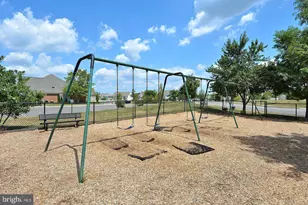 8239 Red Carnation Ct, Lorton, VA 22079 - Photo 37