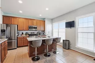 8239 Red Carnation Ct, Lorton, VA 22079 - Photo 3