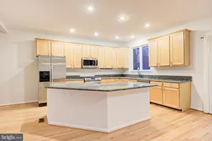 5168 Ballycastle Cir, Alexandria, VA 22315 - Photo 9