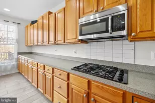 8135 Dove Cottage Ct, Lorton, VA 22079 - Photo 5