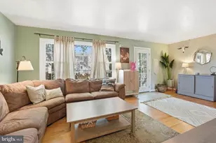 9100 Omar Ct, Fairfax, VA 22031 - Photo 5