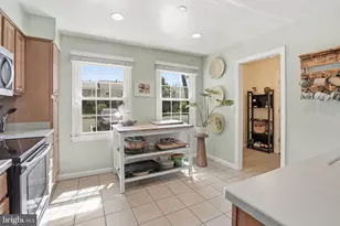 9100 Omar Ct, Fairfax, VA 22031 - Photo 9