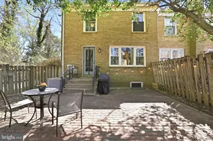 9100 Omar Ct, Fairfax, VA 22031 - Photo 21