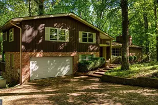 7818 Georgetown Pike, McLean, VA 22102 - Photo 9