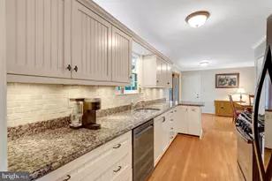 12167 Eddyspark Dr, Herndon, VA 20170 - Photo 17