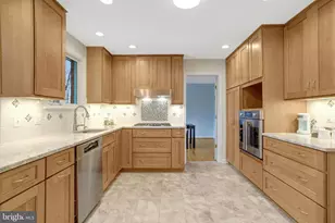 8816 Victoria Rd, Springfield, VA 22151 - Photo 7