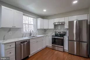 9709 Lakepointe Dr, Burke, VA 22015 - Photo 11