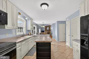 13437 Melville Ln, Chantilly, VA 20151 - Photo 9