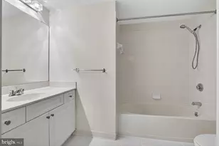 2726 Gallows Rd, Vienna, VA 22180 - Photo 17