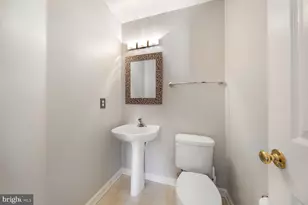 7422 Gadsby Square, Alexandria, VA 22315 - Photo 5