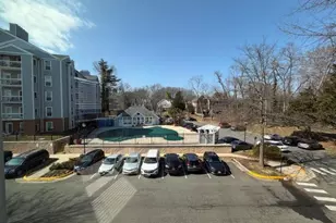 3175 Summit Square Dr, Oakton, VA 22124 - Photo 3