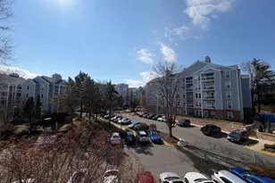 3175 Summit Square Dr, Oakton, VA 22124 - Photo 9