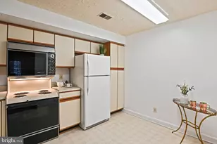 12003 Ridge Knoll Dr, Fairfax, VA 22033 - Photo 9