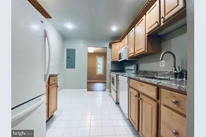 527 Florida Avenue #104, Herndon, VA 20170 - Photo 5