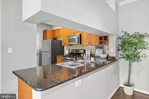 4415 Weatherington Ln, Fairfax, VA 22030 - Photo 11