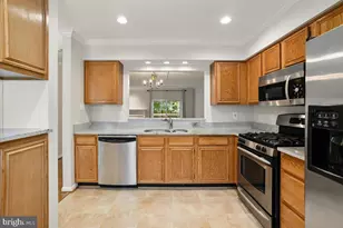 8316 Linden Oaks Ct, Lorton, VA 22079 - Photo 3