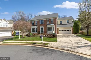 6753 Edge Cliff Dr, Alexandria, VA 22315 - Photo 5