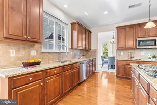 4509 Rhett Ln, Fairfax, VA 22030 - Photo 7