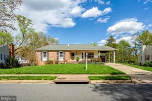 8320 Briar Creek Dr, Annandale, VA 22003 - Photo 3