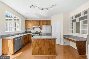 2428 Corn Crib Ct, Herndon, VA 20171 - Photo 3