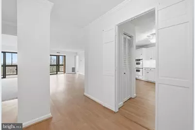 8370 Greensboro Drive #614, McLean, VA 22102 - Photo 5