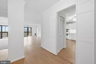 8370 Greensboro Dr, McLean, VA 22102 - Photo 5