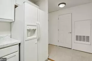 4151 Castlecary Ln, Fairfax, VA 22030 - Photo 15