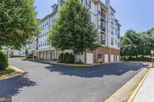 4151 Castlecary Ln, Fairfax, VA 22030 - Photo 3