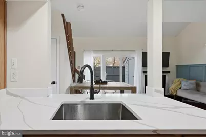 805 Locust Street #6, Herndon, VA 20170 - Photo 15