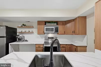 805 Locust Street #6, Herndon, VA 20170 - Photo 17