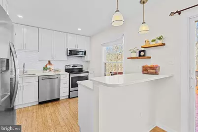 7702 Newington Forest Avenue, Springfield, VA 22153 - Photo 9