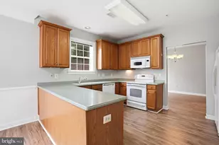 7871 Rolling Woods Ct, Springfield, VA 22152 - Photo 7