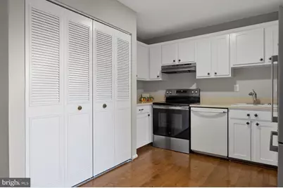 13770 Flowing Brook Court, Chantilly, VA 20151 - Photo 17