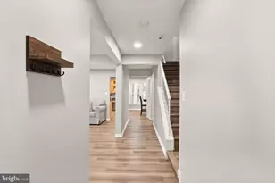 5601 Castlebury Ct, Burke, VA 22015 - Photo 3