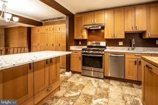 8318 Uxbridge Ct, Springfield, VA 22151 - Photo 5