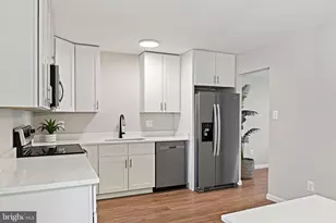 1118 Shannon Pl, Herndon, VA 20170 - Photo 11