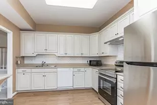 2116 Green Watch Way, Reston, VA 20191 - Photo 3