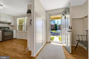 2910 Bridgehampton Ct, Falls Church, VA 22042 - Photo 7