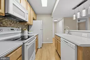 12165 Penderview Terrace, Fairfax, VA 22033 - Photo 9