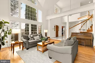 10009 Thompson Ridge Ct, Great Falls, VA 22066 - Photo 5