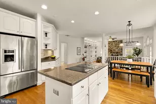 10009 Thompson Ridge Ct, Great Falls, VA 22066 - Photo 17